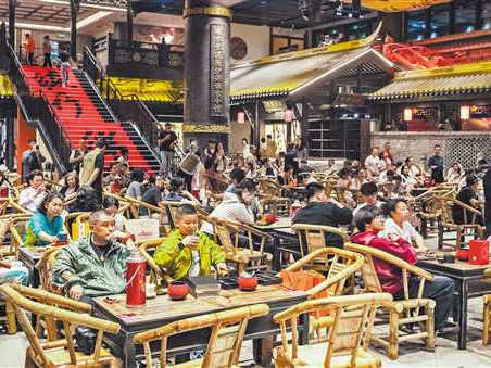 Chongqing's Chaotianmen Gets a New Attraction: Chengdu Teahouse Blends Tea and Sichuan Opera