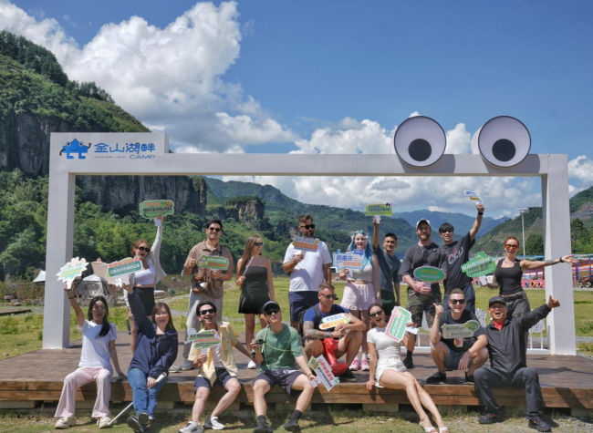 Overseas Influencers Hit the Road to Discover Hidden Chongqing