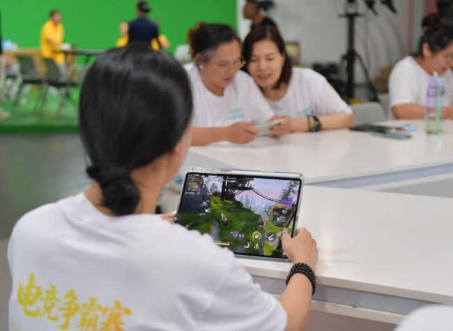China Focus: Chinese Seniors Play Video Games for Connection, Digital Literacy