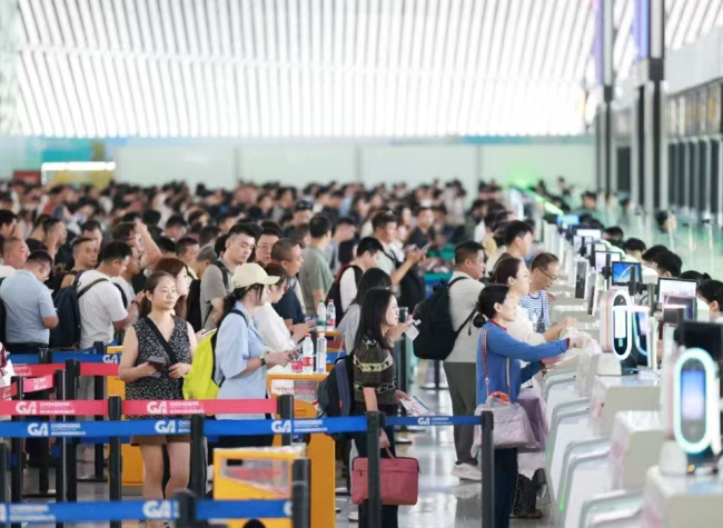 Chongqing Airport Surpasses 30 Million Passengers Amid Record Summer Travel
