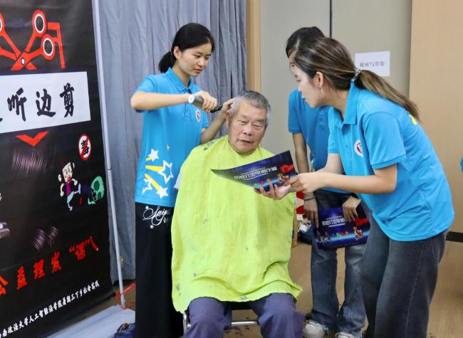 Chongqing students bring AI, big data to support rural revitalization during summer programs