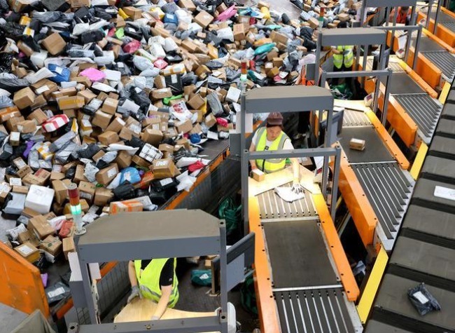 Chinese Manufacturers Click Into Global Markets via Cross-Border E-Commerce
