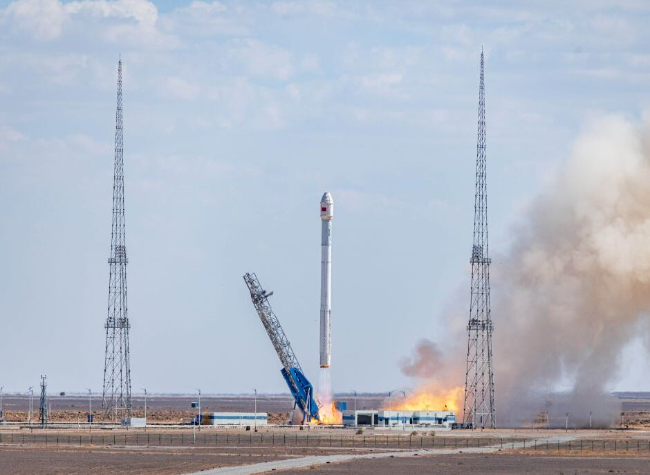 China's Zhuque-2E Rocket Launches 10 Satellites into Space