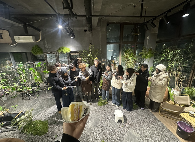 Chongqing's Gen Z Entrepreneurs Turn a Niche Reptile Passion Into a Five-Store Business