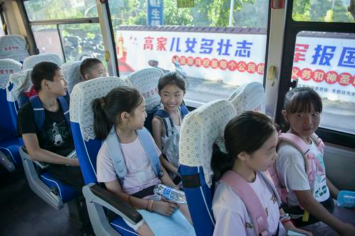 From a Two-Hour Trek to 30 Minutes: Chongqing Eases Rural Children's Journey to School