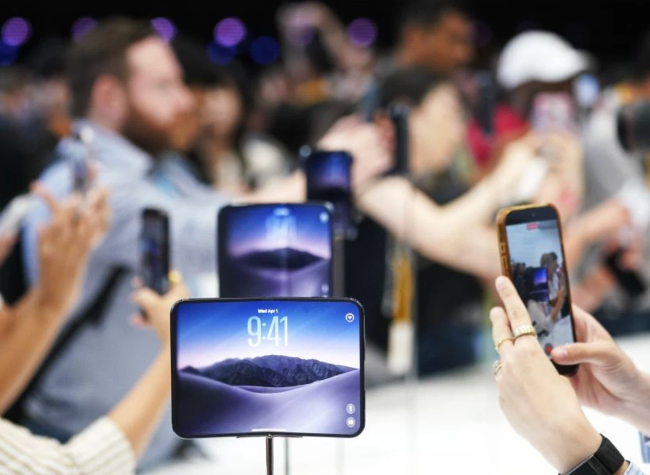Apple Debuts Foldable iPhone Duo