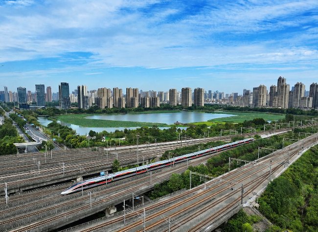China's Railways Handle About 954 Mln Passenger Trips During Summer Travel Rush