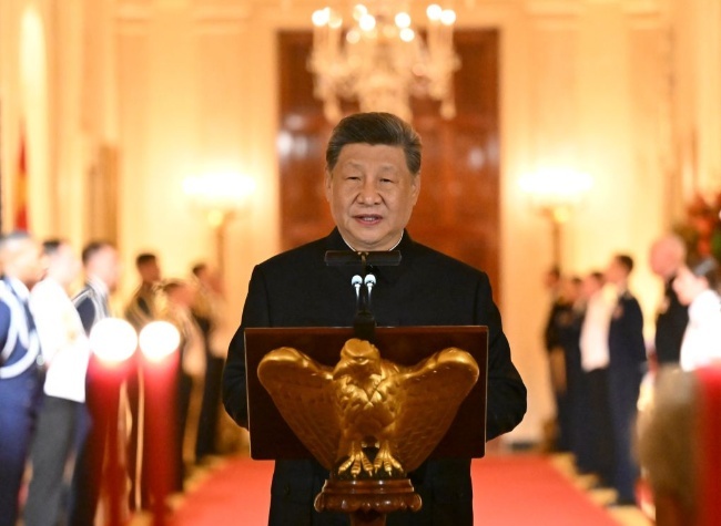 Xi Attends State Dinner Held by Trump