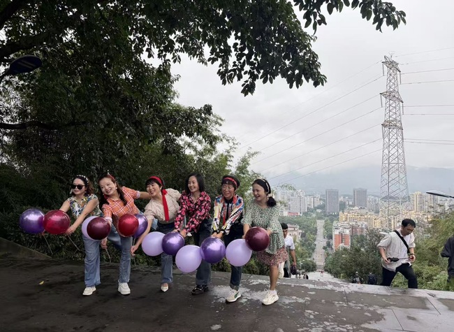 Chongqing's Nature-Focused "Wellness Tourism" Surges This National Day Holiday | Reporter's Diary
