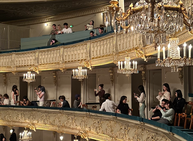 St. Petersburg Draws Chinese Visitors as Golden Week Unfolds