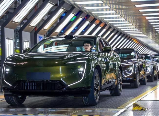 Inside Chongqing's AI "Testing Ground": Factories, Hospitals and Hot Pot Restaurants