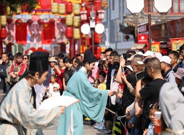China's Holiday Consumption Market Posts Steady Growth