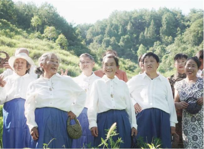 Strike a Pose at 92: Chongqing Seniors Hit the Runway to Put Their Village on the Map