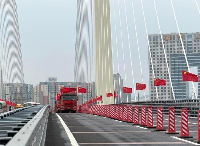 New China-DPRK Border Bridge over Yalu River Opens to Traffic