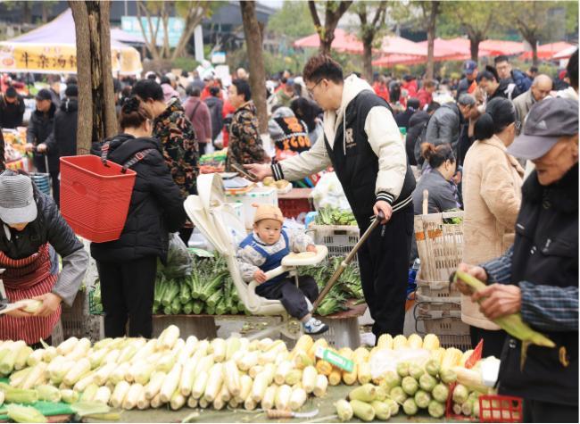 Why Young People in Chongqing Are Flocking to Centuries-Old Market Days