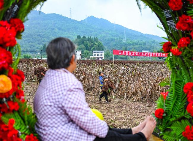 From Village Runways to Livestreams, Chongqing's Rural Women Promote Local Produce