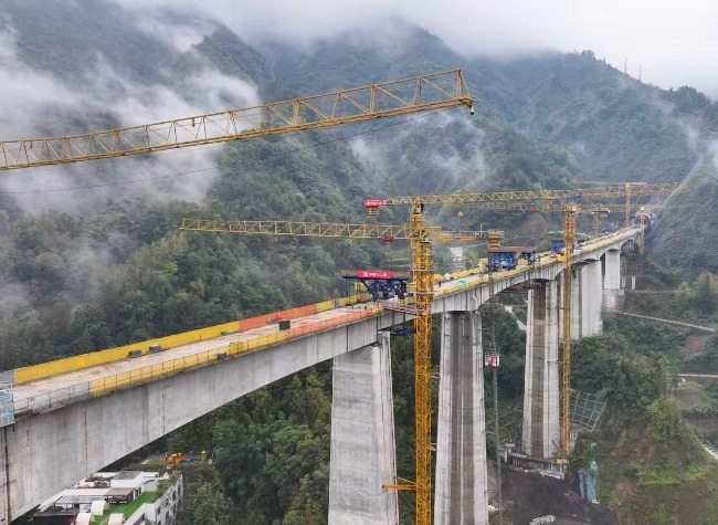 "Mobile 3D Printer" System Helps Build High Bridge Piers on Xi'an-Chongqing Railway